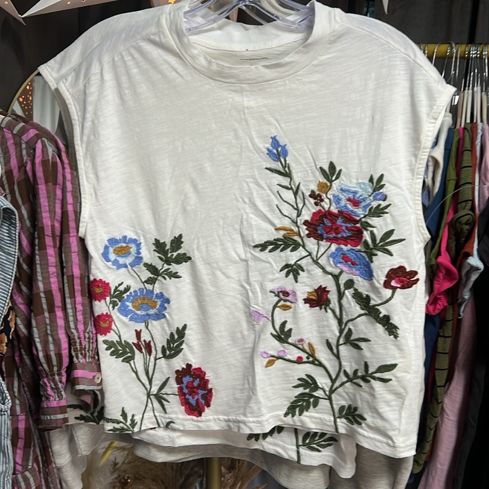 By Anthropologie Growing Florals Embroidered Tank Top NWOT - Picture 4 of 5
